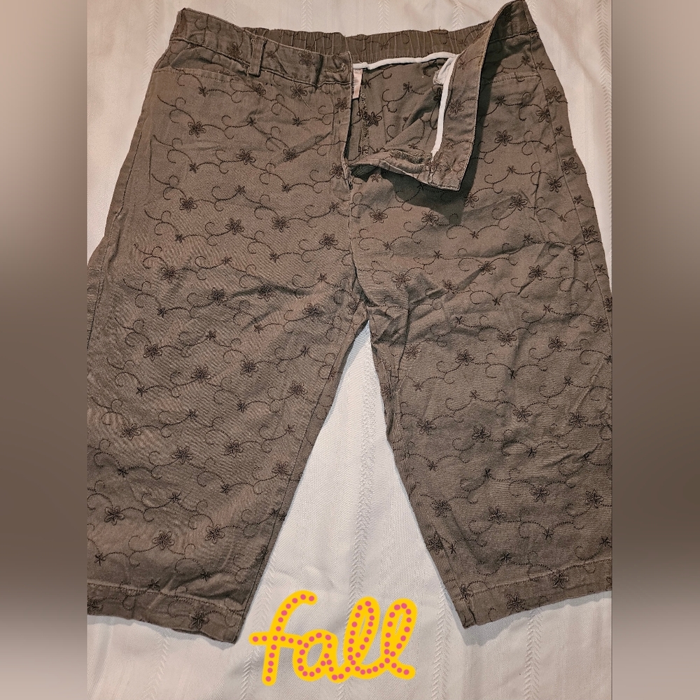 ‼️3 for $25‼️VTG White Stag floral stitch pattern capri pants